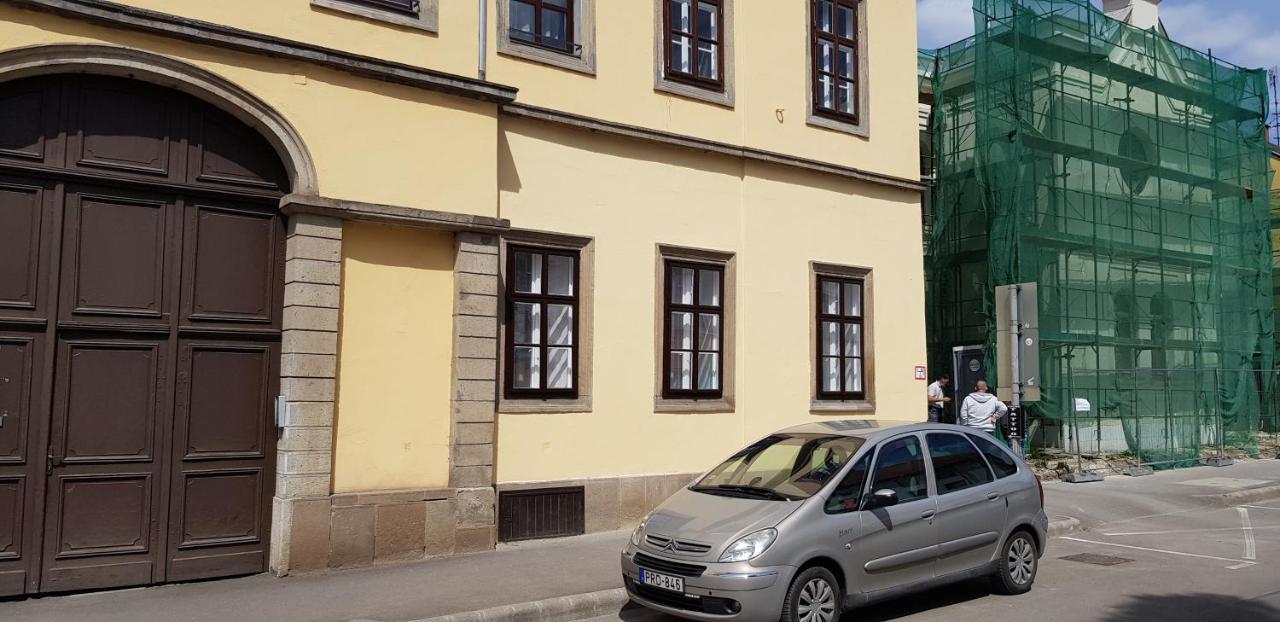 Pr Apartman Eger Extérieur photo