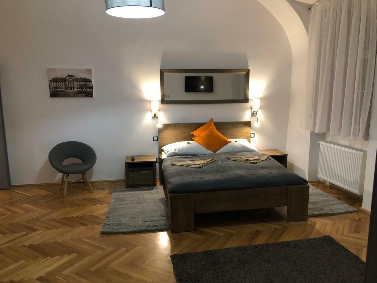Pr Apartman Eger Extérieur photo