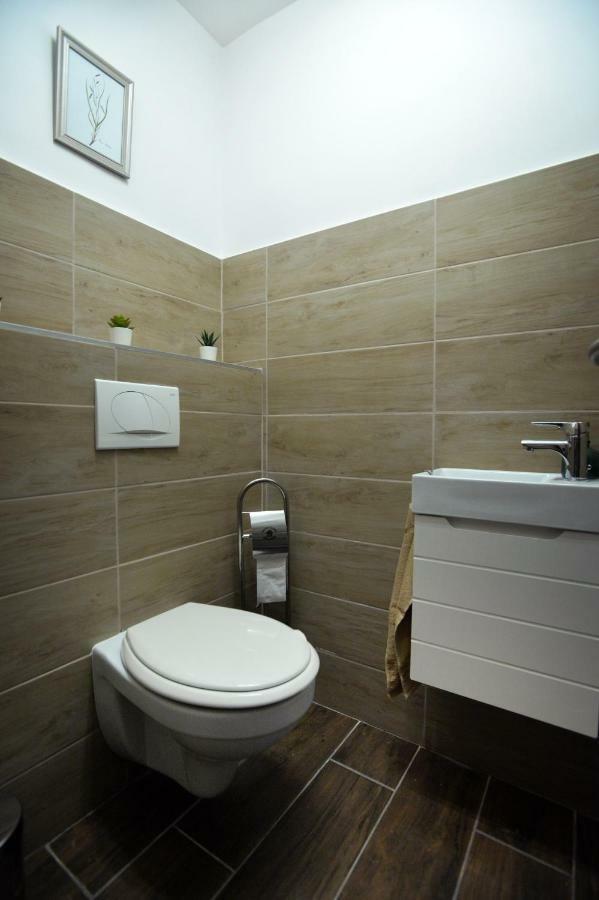 Pr Apartman Eger Extérieur photo