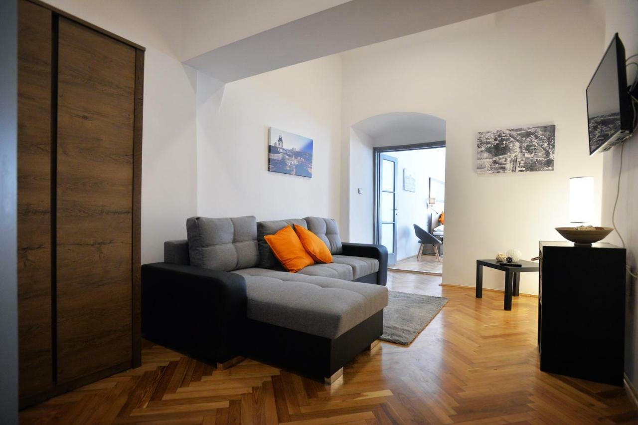 Pr Apartman Eger Extérieur photo