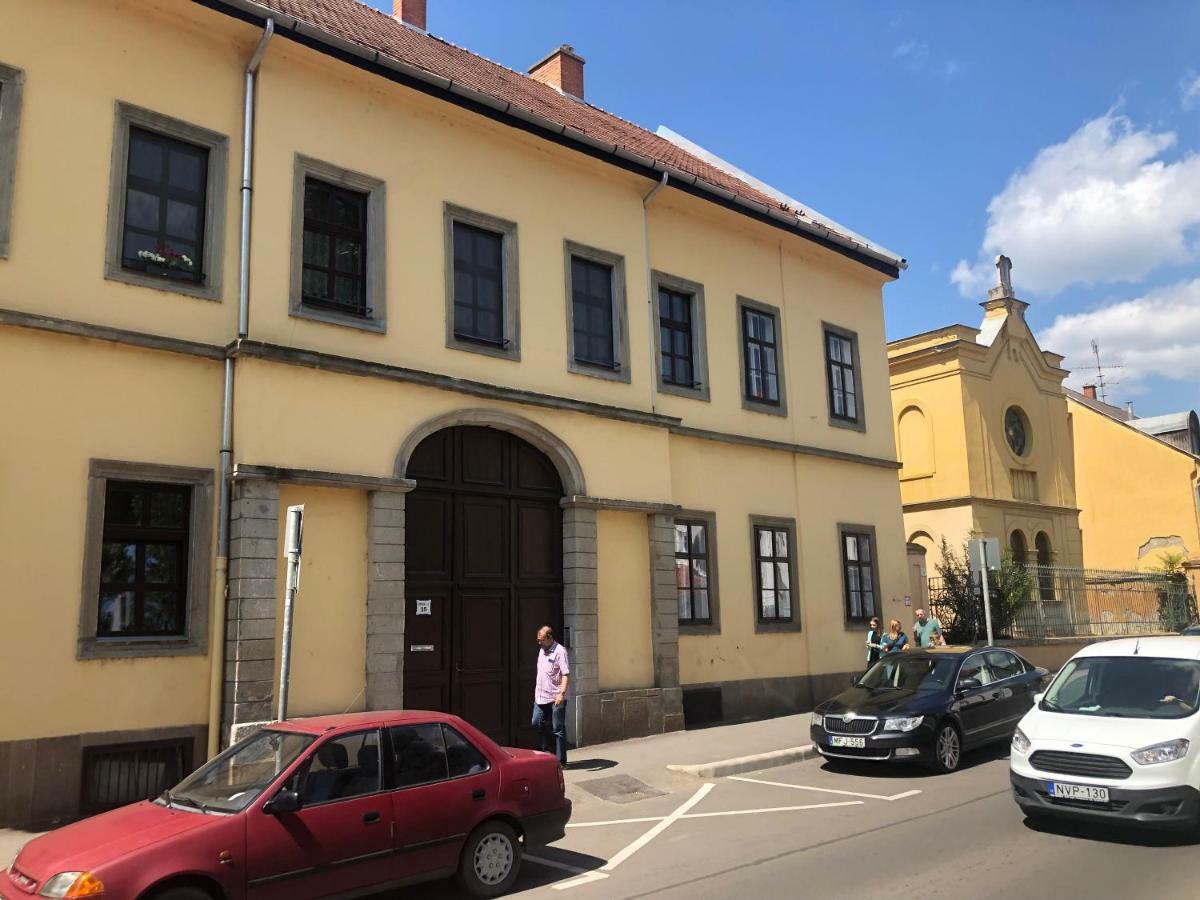 Pr Apartman Eger Extérieur photo